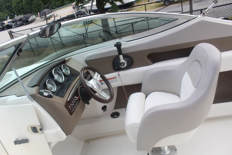 Slide: The Image of Sea Ray SLX 230 2011 - 9