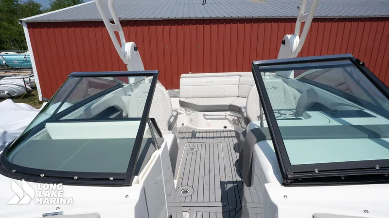 Slide: The Image of Sea Ray 250 SLX 2021 - 17