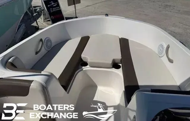 Slide: The Image of Bayliner Element E 2020 - 8