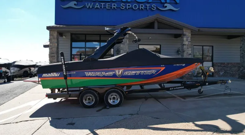 Slide: The Image of Malibu Wakesetter 22 VLX 2009 - 15