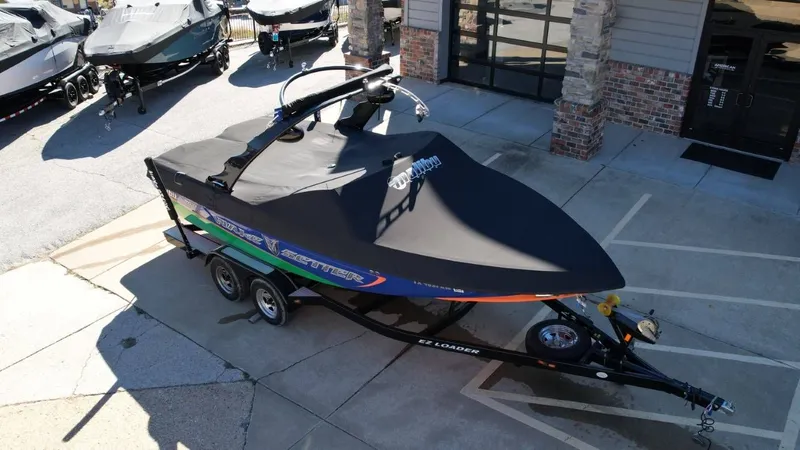 Slide: The Image of Malibu Wakesetter 22 VLX 2009 - 16