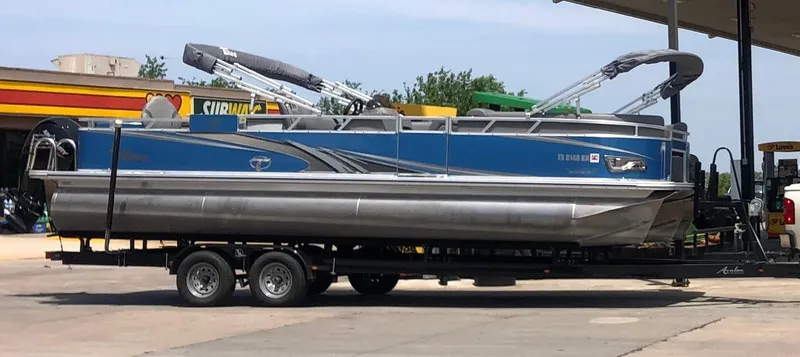 The Image of Tahoe GT RF2585 2022 - 1