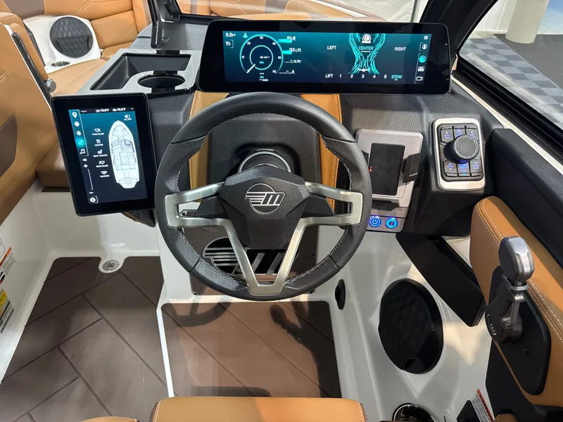 Slide: The Image of Malibu Wakesetter 23 LSV 2026 - 10