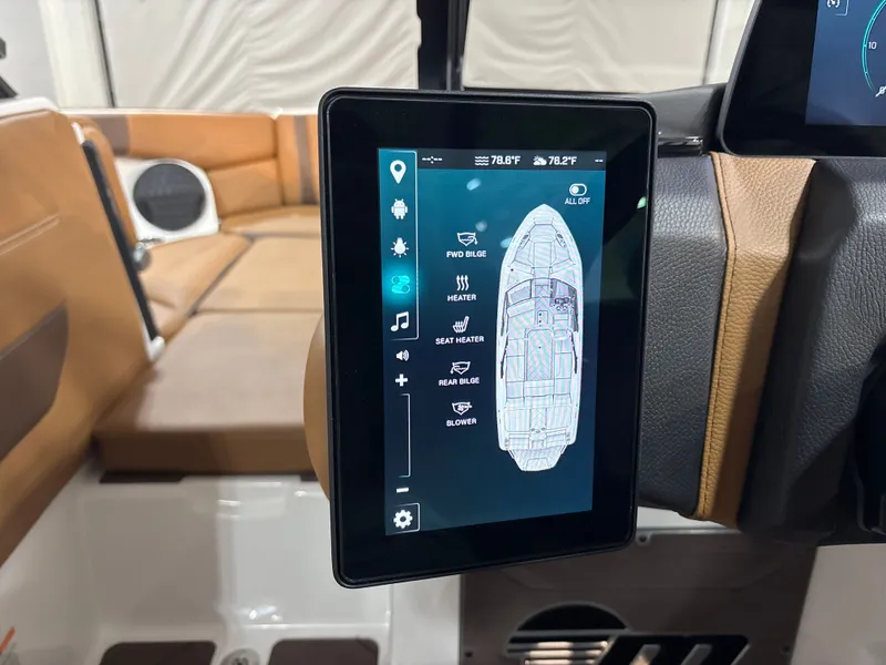 Slide: The Image of Malibu Wakesetter 23 LSV 2026 - 11