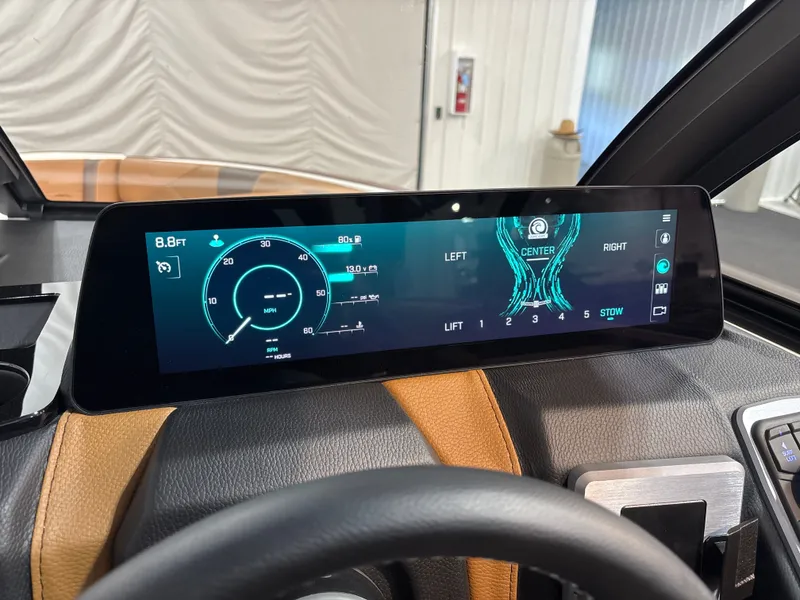 Slide: The Image of Malibu Wakesetter 23 LSV 2026 - 12