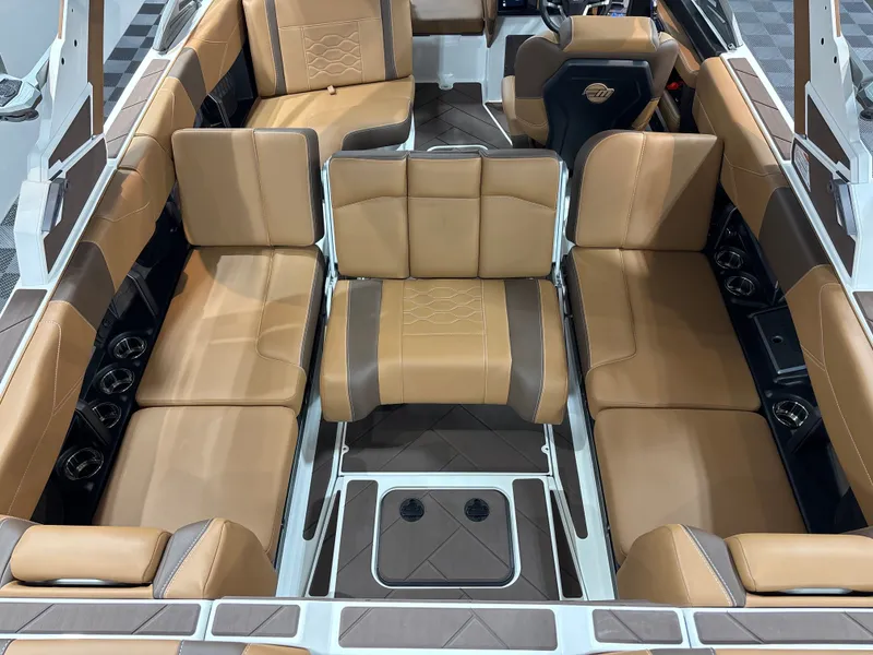 Slide: The Image of Malibu Wakesetter 23 LSV 2026 - 14