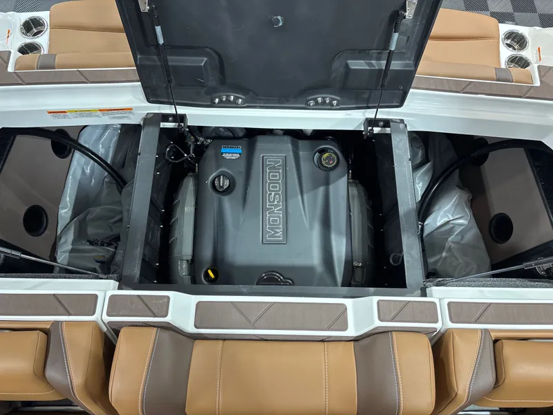 Slide: The Image of Malibu Wakesetter 23 LSV 2026 - 16