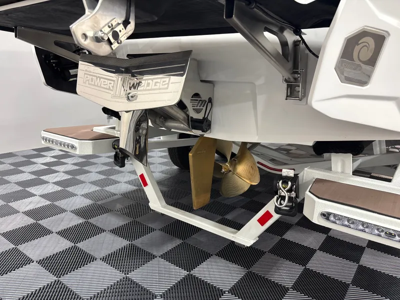 Slide: The Image of Malibu Wakesetter 23 LSV 2026 - 5