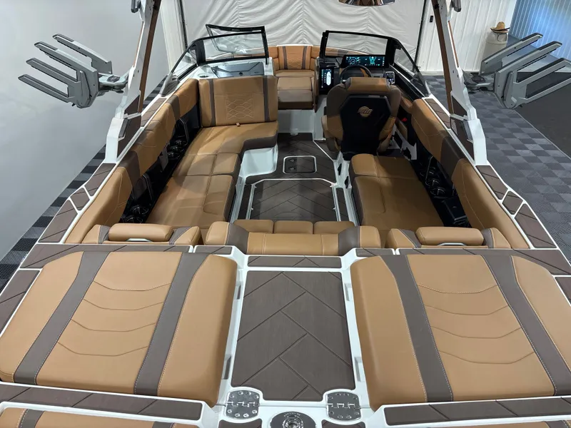Slide: The Image of Malibu Wakesetter 23 LSV 2026 - 6