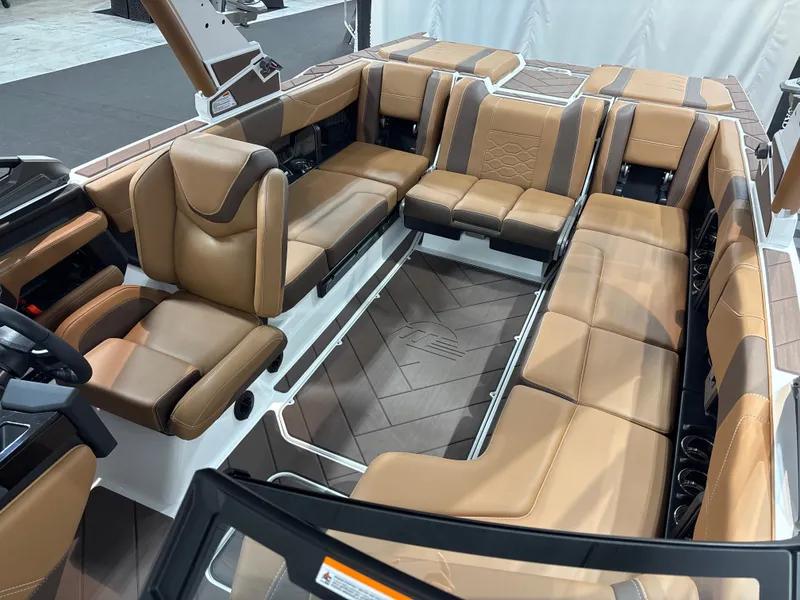 Slide: The Image of Malibu Wakesetter 23 LSV 2026 - 8