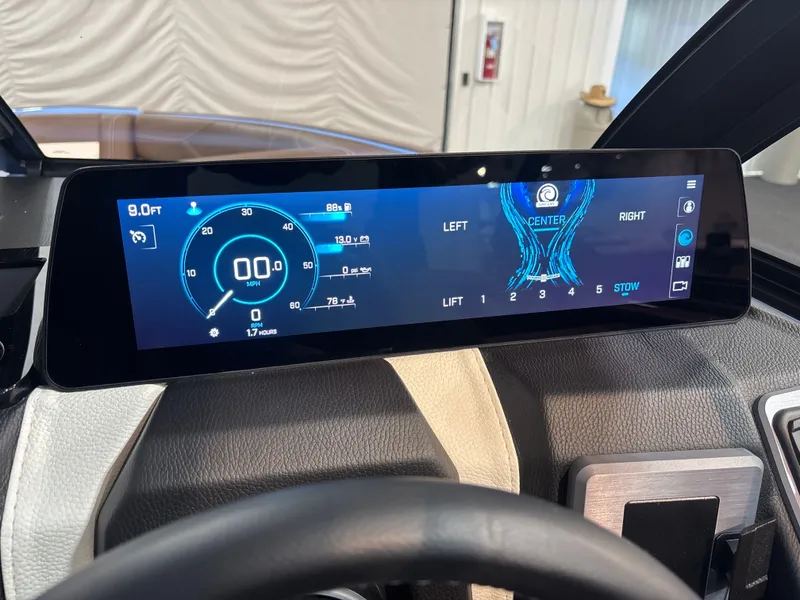 Slide: The Image of Malibu Wakesetter 23 LSV 2026 - 13