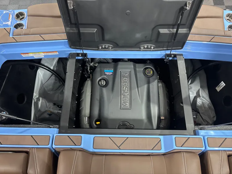 Slide: The Image of Malibu Wakesetter 23 LSV 2026 - 17