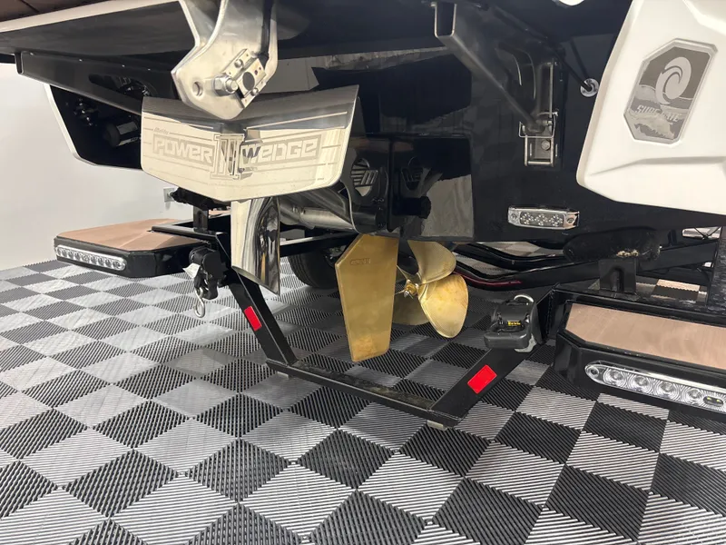 Slide: The Image of Malibu Wakesetter 23 LSV 2026 - 5