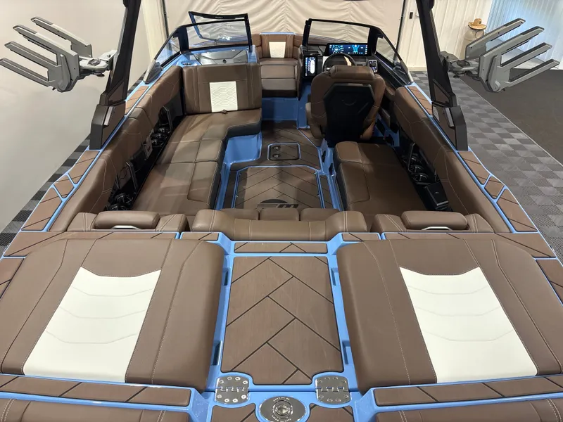 Slide: The Image of Malibu Wakesetter 23 LSV 2026 - 6