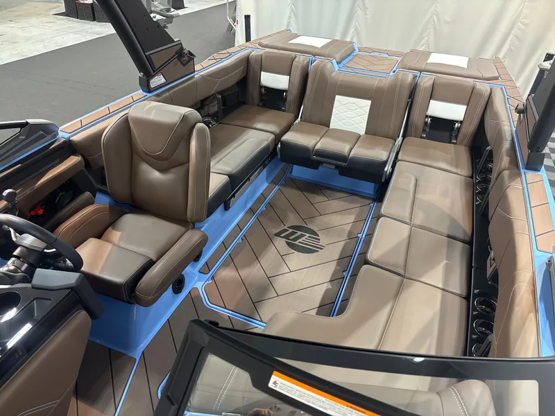 Slide: The Image of Malibu Wakesetter 23 LSV 2026 - 8