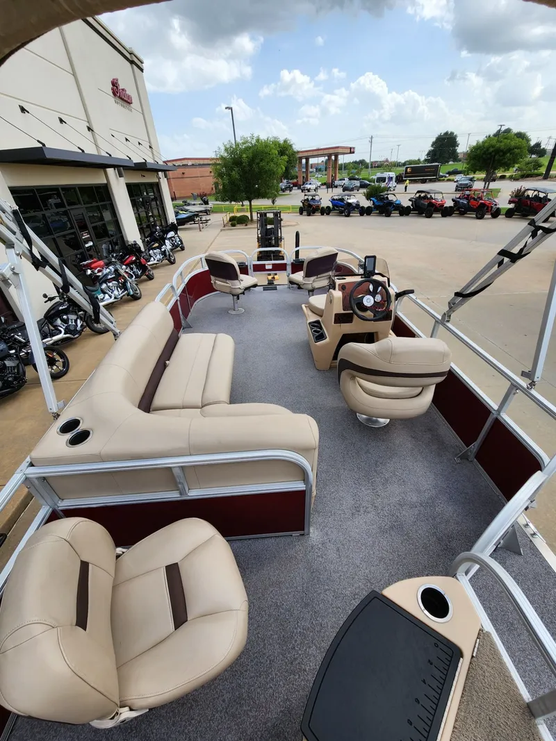 Slide: The Image of Sun Tracker Bass Buggy 18 DLX 2019 - 10