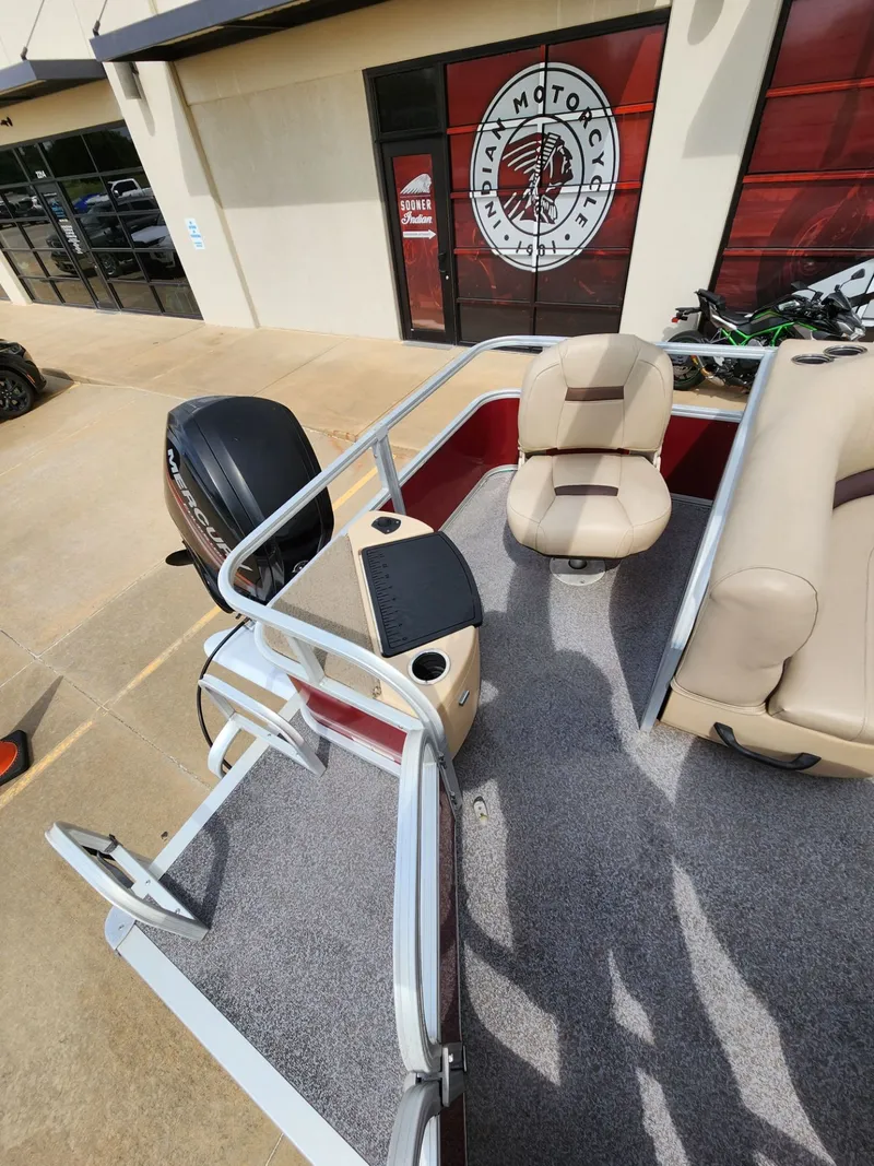 Slide: The Image of Sun Tracker Bass Buggy 18 DLX 2019 - 11