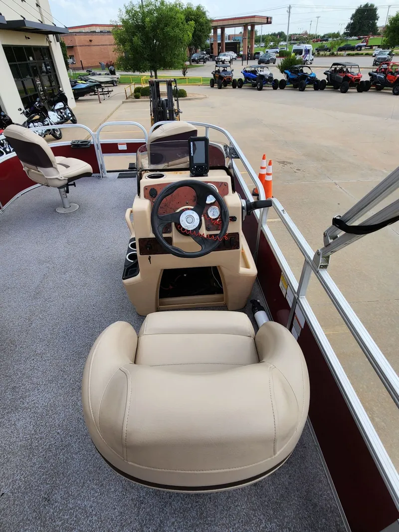 Slide: The Image of Sun Tracker Bass Buggy 18 DLX 2019 - 12