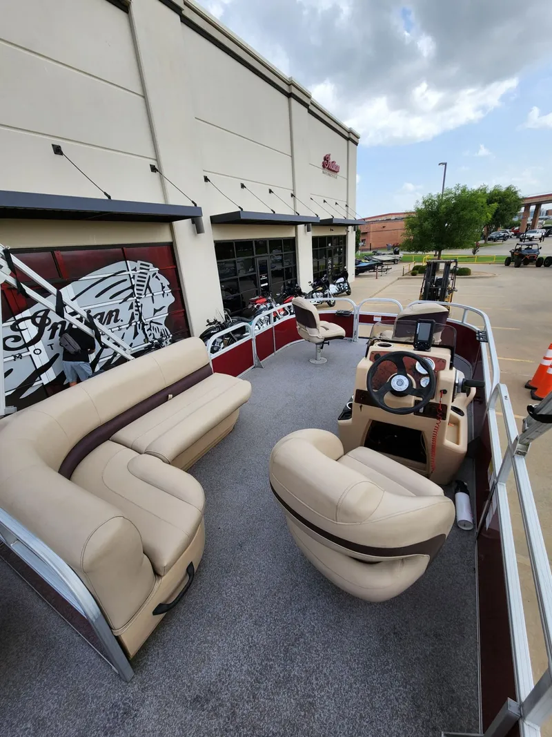 Slide: The Image of Sun Tracker Bass Buggy 18 DLX 2019 - 13