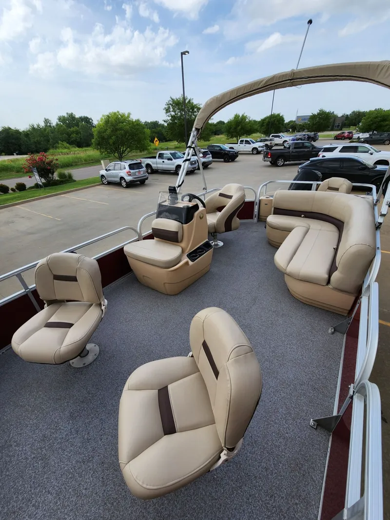 Slide: The Image of Sun Tracker Bass Buggy 18 DLX 2019 - 15