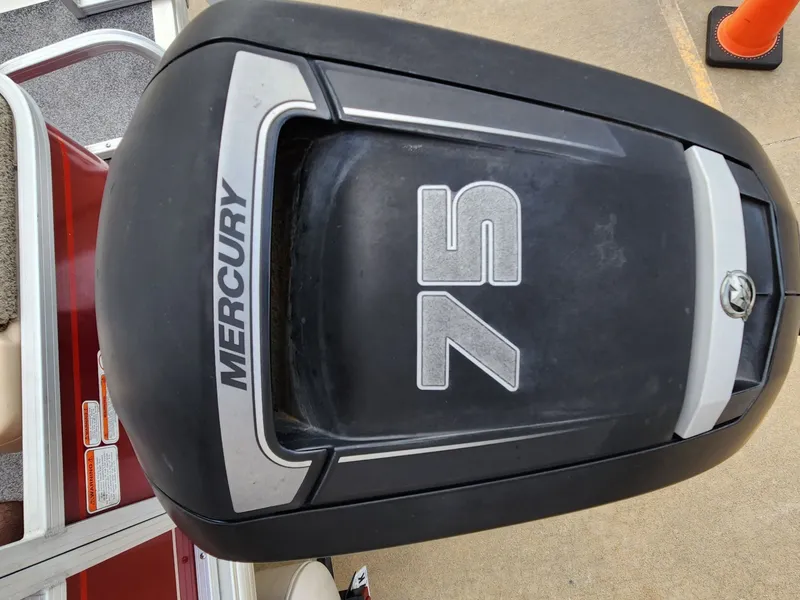 Slide: The Image of Sun Tracker Bass Buggy 18 DLX 2019 - 17