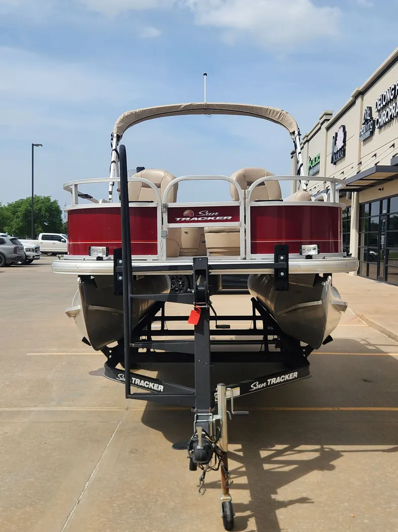 Slide: The Image of Sun Tracker Bass Buggy 18 DLX 2019 - 3