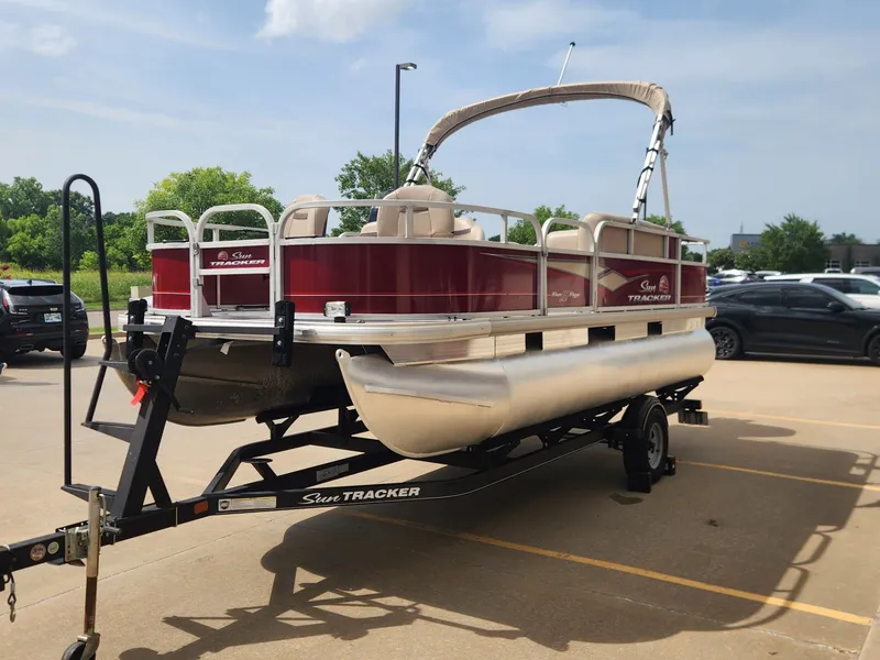 Slide: The Image of Sun Tracker Bass Buggy 18 DLX 2019 - 4