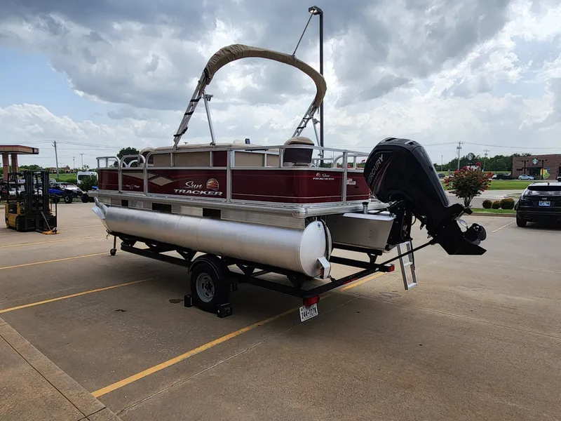 Slide: The Image of Sun Tracker Bass Buggy 18 DLX 2019 - 6