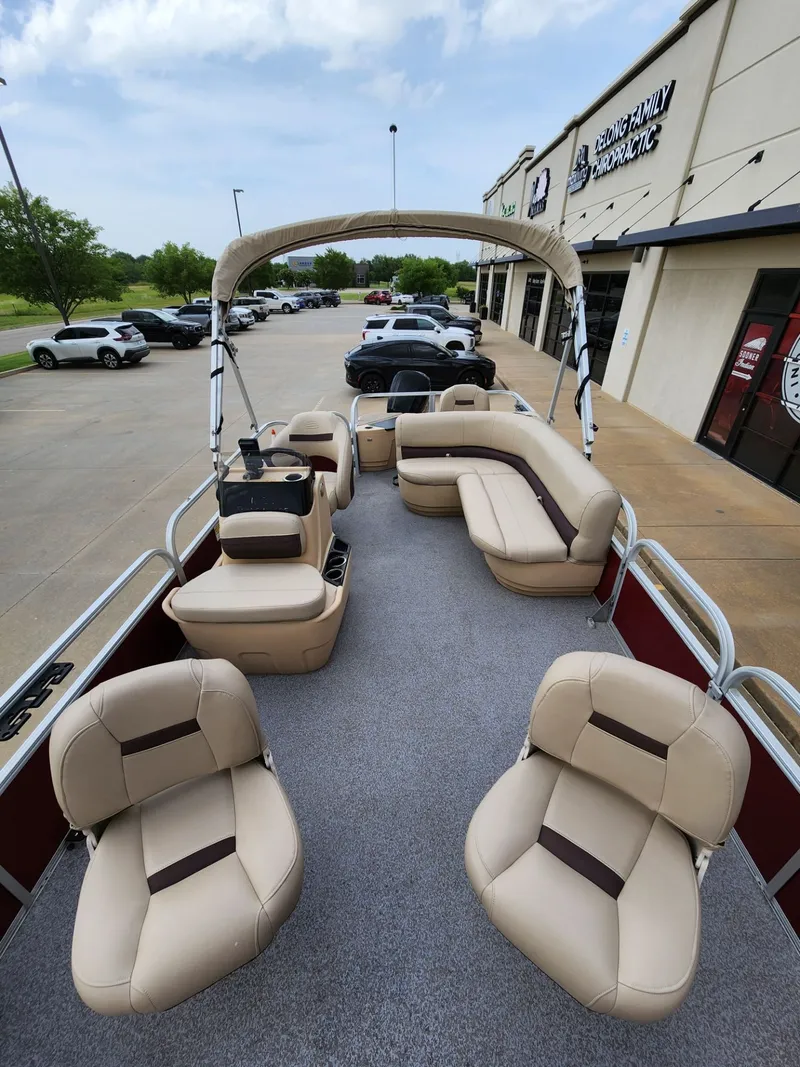 Slide: The Image of Sun Tracker Bass Buggy 18 DLX 2019 - 9