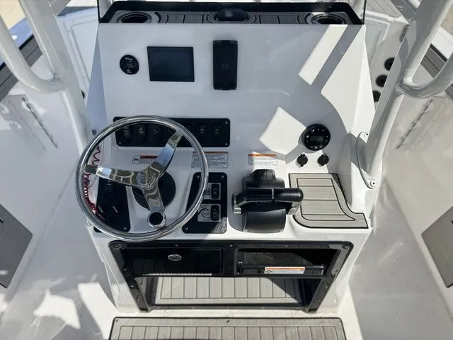 Slide: The Image of Yamaha 220 FSH Sport 2024 - 12