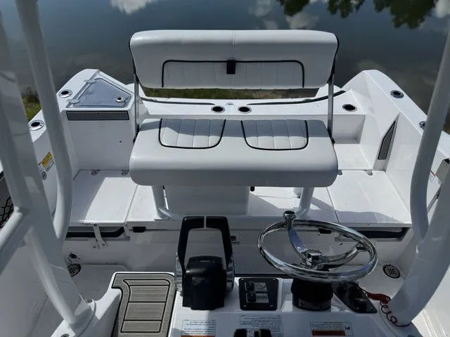 Slide: The Image of Yamaha 220 FSH Sport 2024 - 25