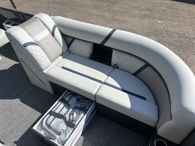 Slide: The Image of Crest Conquest 230 SLC 2026 - 10