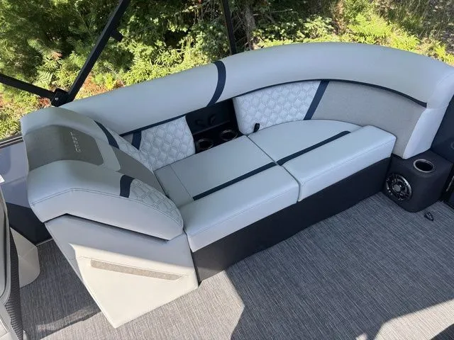 Slide: The Image of Crest Conquest 230 SLC 2026 - 14