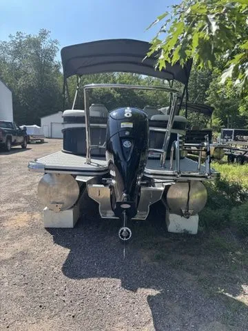 Slide: The Image of Crest Conquest 230 SLC 2026 - 6