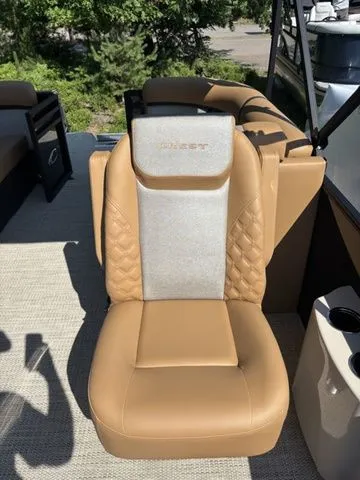 Slide: The Image of Crest Conquest 210 SLC 2026 - 10