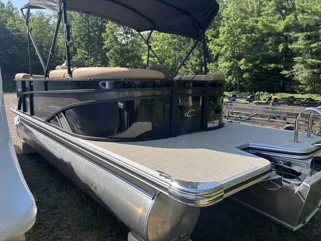 Slide: The Image of Crest Conquest 210 SLC 2026 - 4