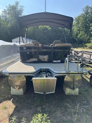 Slide: The Image of Crest Conquest 210 SLC 2026 - 5