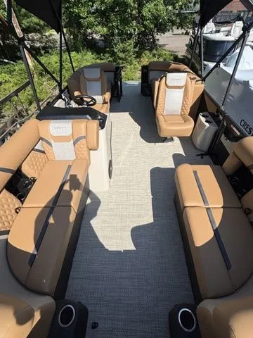 Slide: The Image of Crest Conquest 210 SLC 2026 - 7