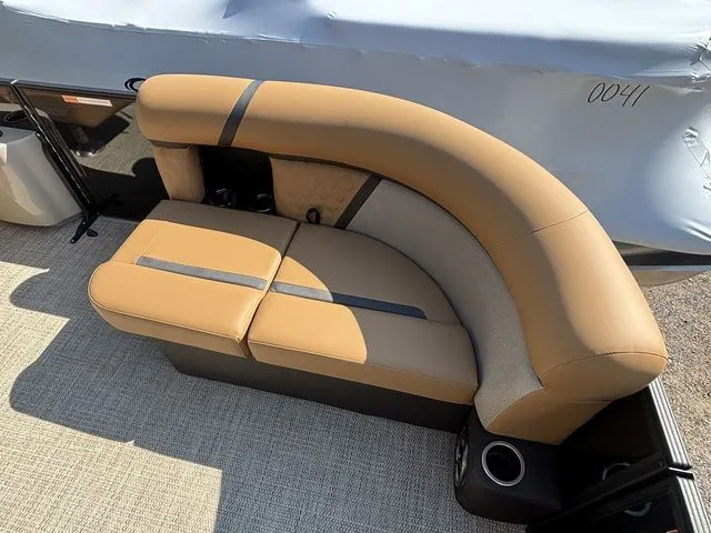 Slide: The Image of Crest Conquest 210 SLC 2026 - 9