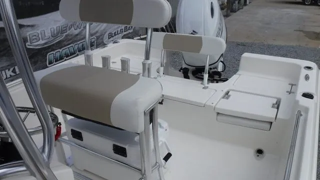 Slide: The Image of Bulls Bay 2200 XS 2026 - 11