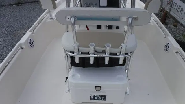 Slide: The Image of Bulls Bay 2200 XS 2026 - 13