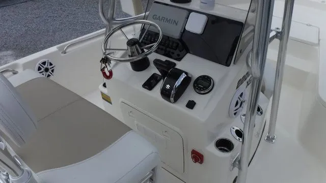 Slide: The Image of Bulls Bay 2200 XS 2026 - 16