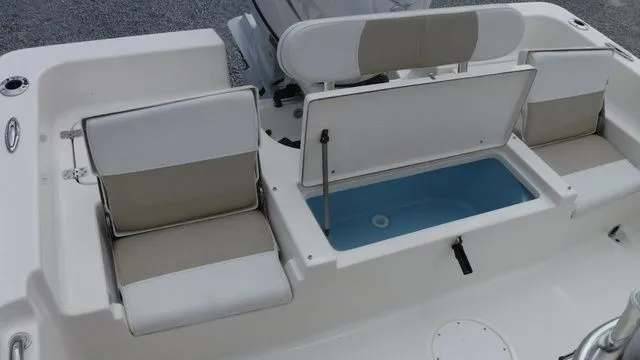 Slide: The Image of Bulls Bay 2200 XS 2026 - 17