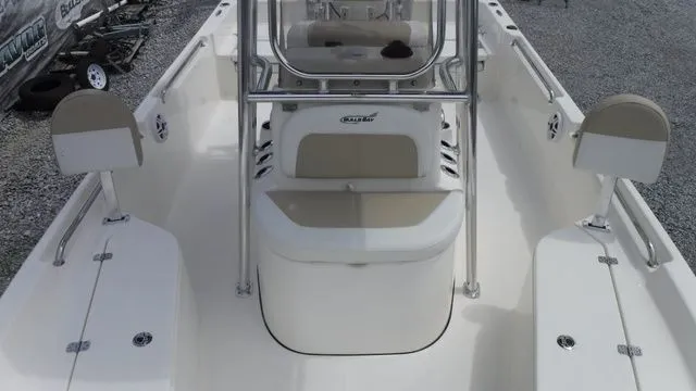 Slide: The Image of Bulls Bay 2200 XS 2026 - 8