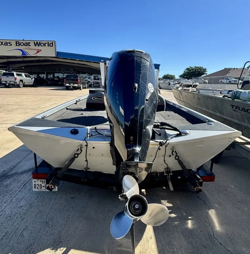 Slide: The Image of Triton 18 TX 2017 - 3