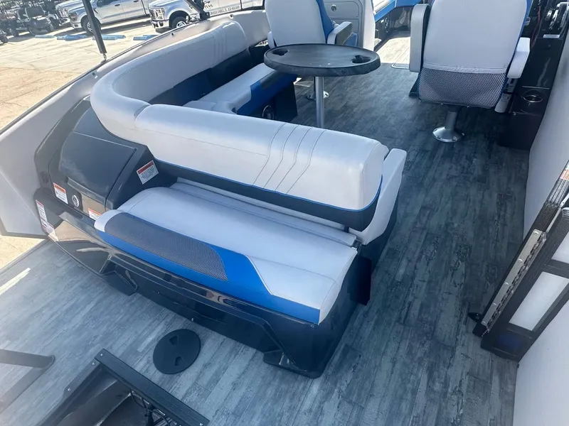 Slide: The Image of Crest Caribbean 230 SLS 2022 - 12