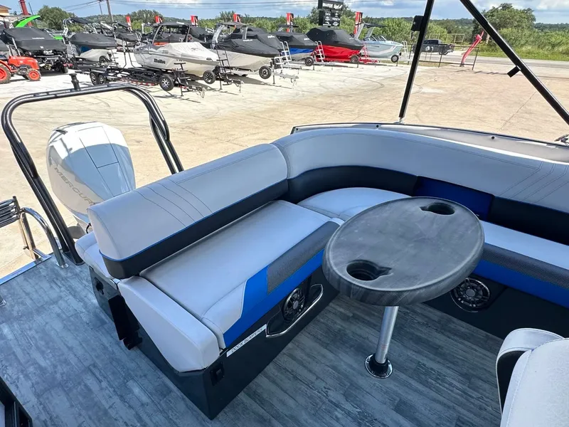 Slide: The Image of Crest Caribbean 230 SLS 2022 - 13