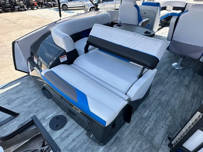 Slide: The Image of Crest Caribbean 230 SLS 2022 - 14