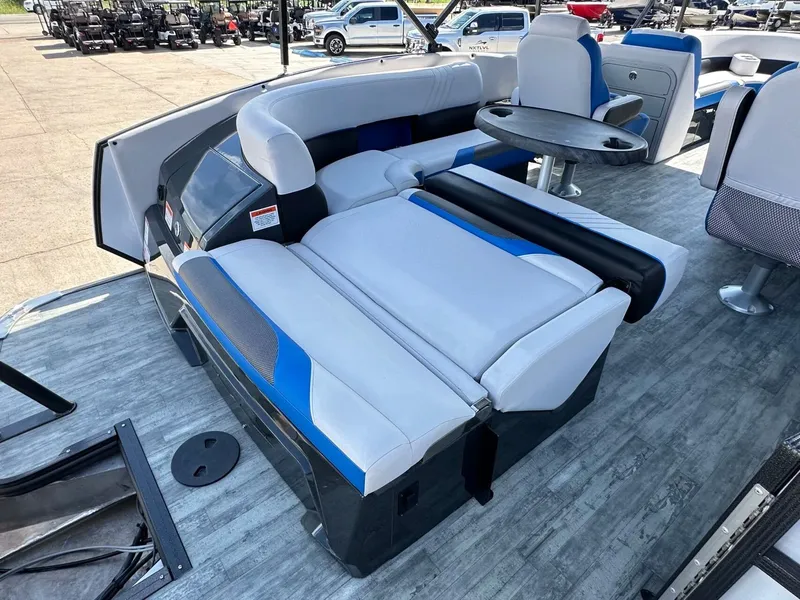 Slide: The Image of Crest Caribbean 230 SLS 2022 - 15