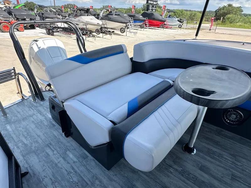 Slide: The Image of Crest Caribbean 230 SLS 2022 - 16